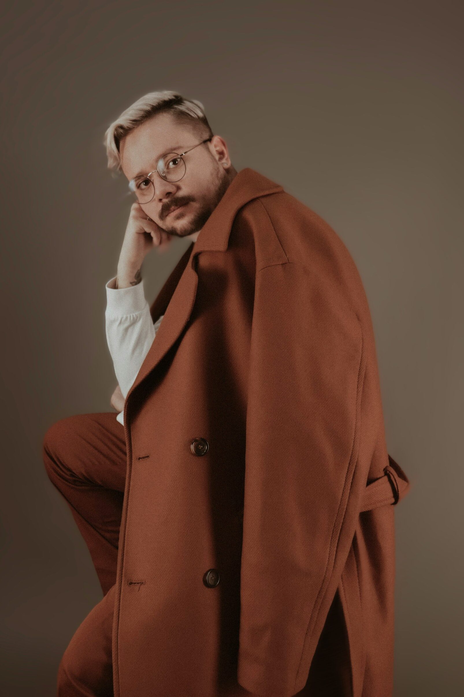 Manteau ceinturé long marron en laine pour homme - Etikashion